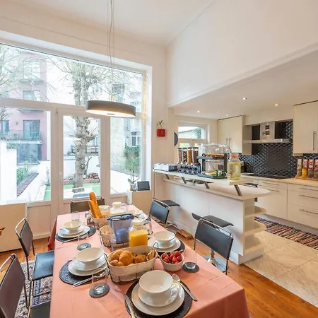 Euro Edens Cosy Historic In Jacuzzi, Garden, Location Vendégház 3*