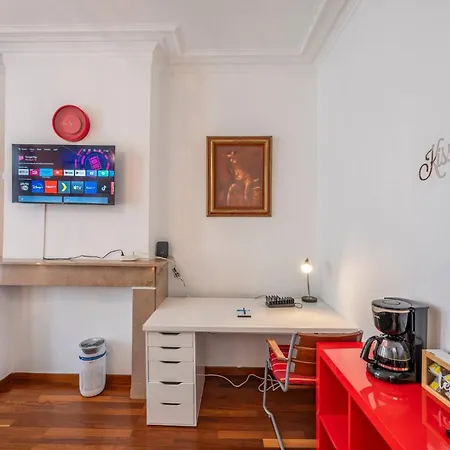 Euro Edens Cosy Historic In Jacuzzi, Garden, Location Brüsszel