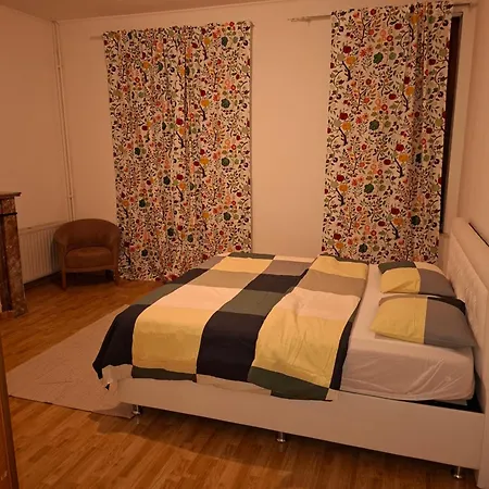 Dans Un Immeuble Homestay *