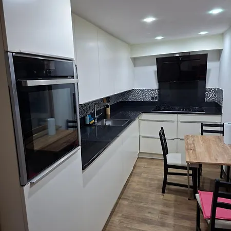 Et Dans Un Immeuble Homestay *