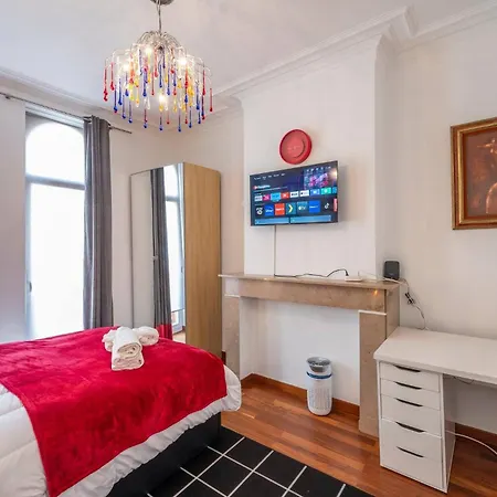 Euro Edens Cosy Historic In Jacuzzi, Garden, Location ゲストハウス 3*