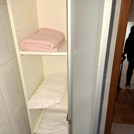 Δωμάτια σε οικογενειακή κατοικία Dans Un Immeuble