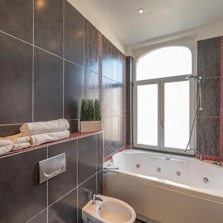 Vendégház Euro Edens Cosy Historic In Jacuzzi, Garden, Location