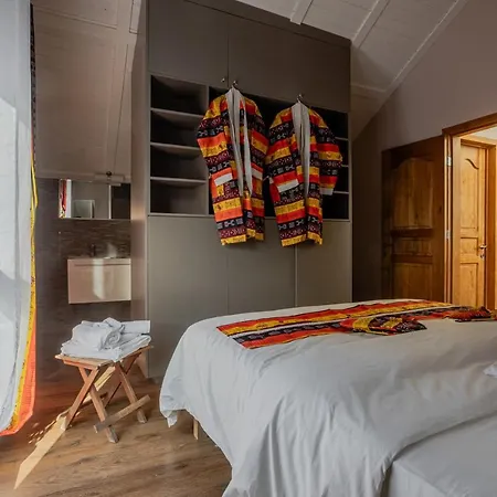 Kweni House *