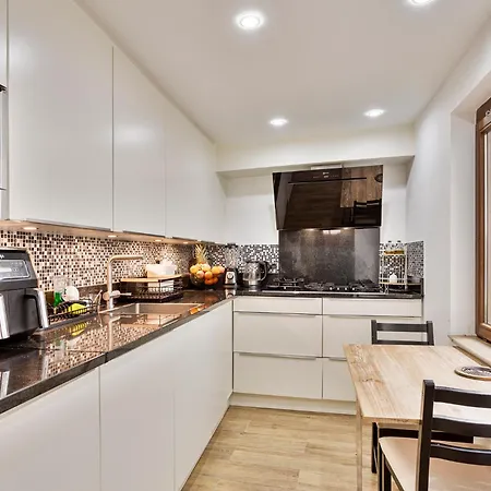 Et Dans Un Immeuble Homestay *