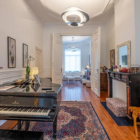 Euro Edens Cosy Historic In Jacuzzi, Garden, Location Vendégház