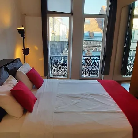 ゲストハウス Euro Edens Cosy Historic In Jacuzzi, Garden, Location 3*