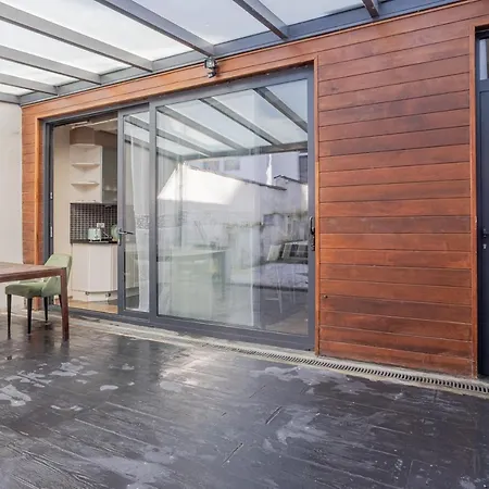 فيلة Kweni House *