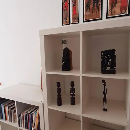 Euro Edens Cosy Historic In Jacuzzi, Garden, Location