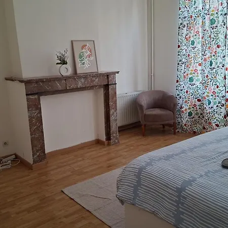 Et Dans Un Immeuble Homestay *