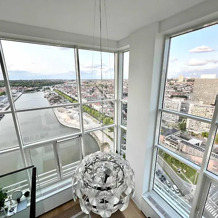 Skyline Penthouse 220 M2 Of Refined Elegance Nocleg ze śniadaniem