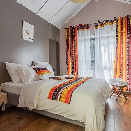 Kweni House Villa *