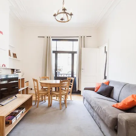 1 Bedroom W Kitchen And Bathroom In Trendy St Gilles 브뤼셀