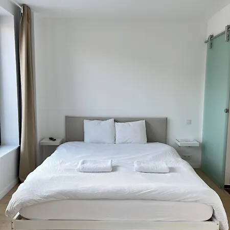Apartment Chic & Bright Near Montgomery Brussels