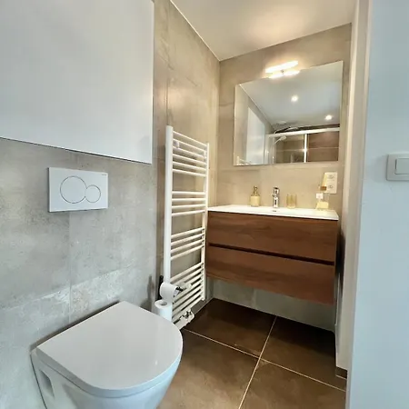 Chic & Bright Near Montgomery *