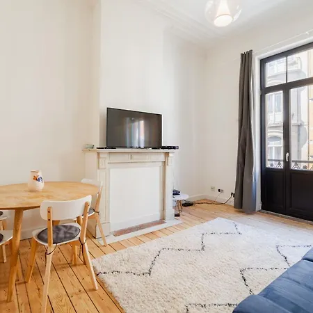 1 Bedroom W Kitchen And Bathroom In Trendy St Gilles * בריסל