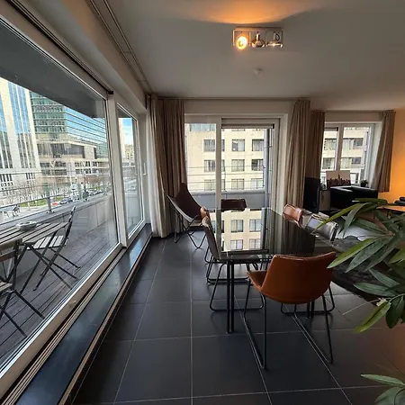 Stunning With 2 Bedrooms - Sleeps 6 *