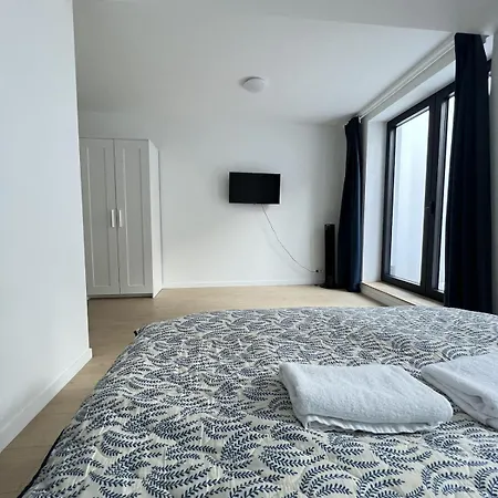 Modern & Elegant Near Montgomery