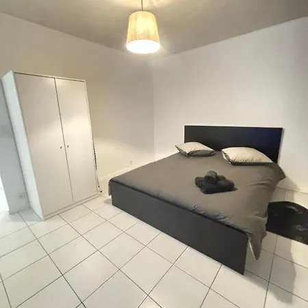 Apartment Modern 1br And Sofa Bed Near Airport *