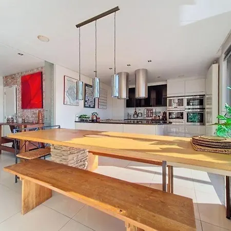 Vaste Et Somptueux A בריסל