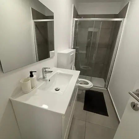 Apartment Luxury 3-bedroom With Beautiful Garden Space