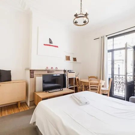 1 Bedroom W Kitchen And Bathroom In Trendy St Gilles *