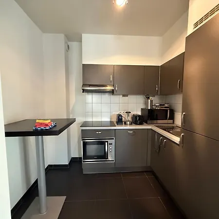 Stunning With 2 Bedrooms - Sleeps 6 בריסל