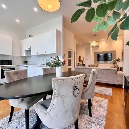 Cosy Family For Up To 9 Guests Near Midi Station