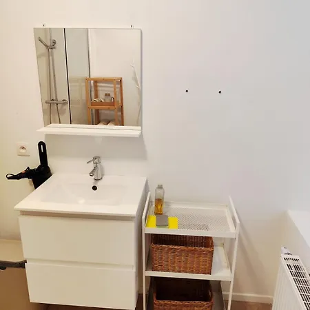 Cozy Renovated In Apartmán *