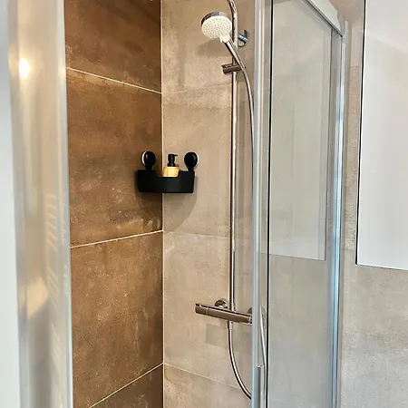 Chic & Bright Near Montgomery * 布鲁塞尔