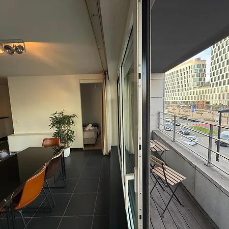 Stunning With 2 Bedrooms - Sleeps 6 דירה *