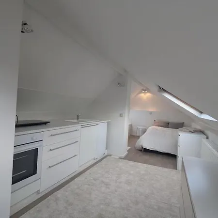 Apartment Upper St *