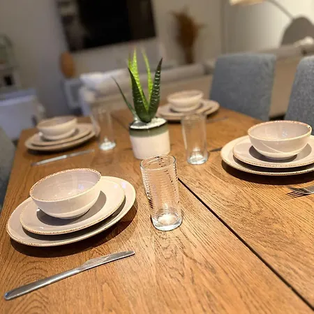 Quiet Near European District Lejlighed