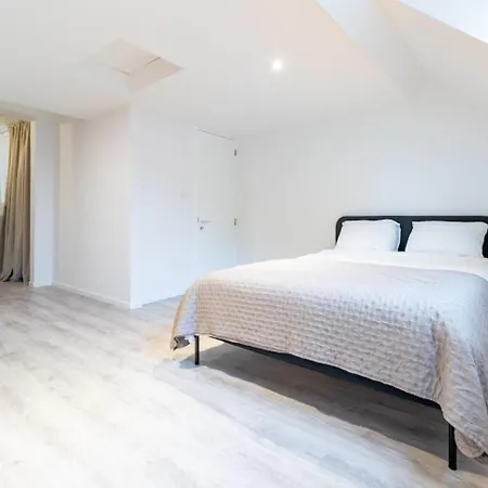 Over Two Floors For 5 Guests Near Midi & Grand Place Apartment *