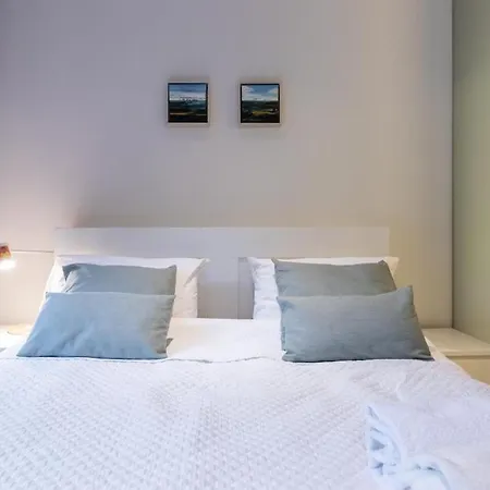 Luxury Deluxe Garden In Centre Apartment