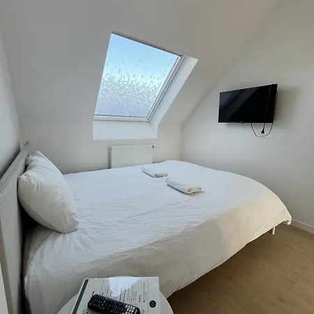 Chic & Bright Near Montgomery 公寓