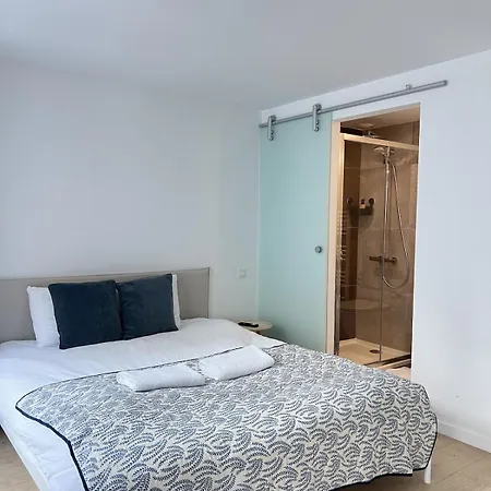 Modern & Elegant Near Montgomery شقة
