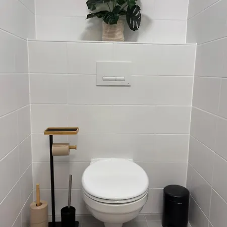 Residentiel A Tour Et Taxi Apartament