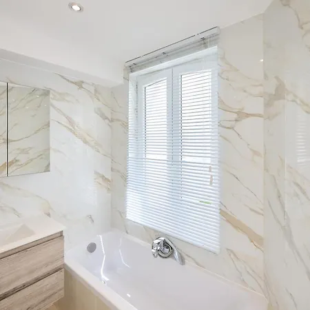 Διαμέρισμα Toison D'or & Saunna 2 *