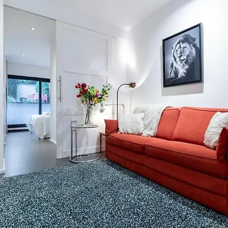 Luxury Deluxe Garden In Centre Apartment *