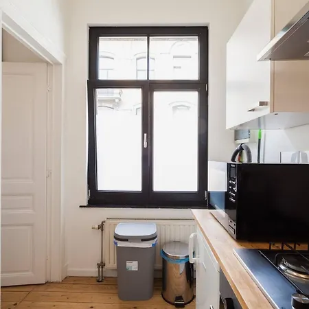 1 Bedroom W Kitchen And Bathroom In Trendy St Gilles * 브뤼셀