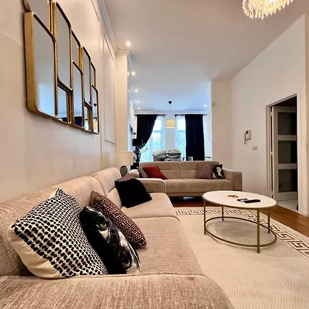 Cosy Family For Up To 9 Guests Near Midi Station Apartmán *