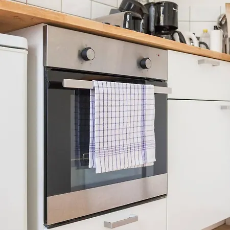 1 Bedroom W Kitchen And Bathroom In Trendy St Gilles 아파트