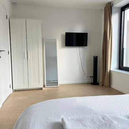 Chic & Bright Near Montgomery * 布鲁塞尔