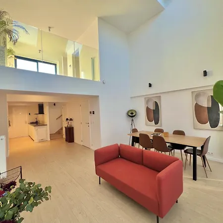 Chic & Bright Near Montgomery *