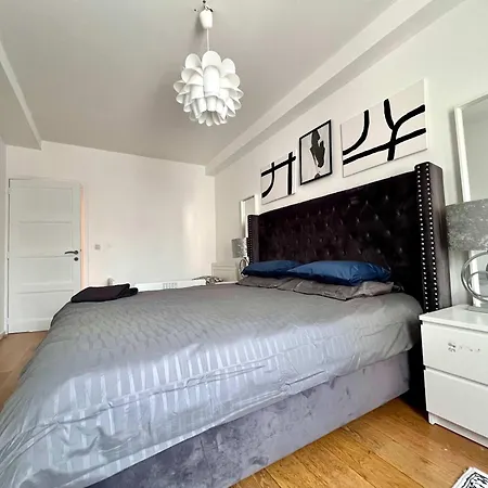 Cosy Family For Up To 9 Guests Near Midi Station *