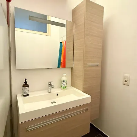 3 Min To The Grand-place 6 Min To Manneken Pis & Sleeps 6 Bruxelles