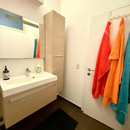 3 Min To The Grand-place 6 Min To Manneken Pis & Sleeps 6 Apartment