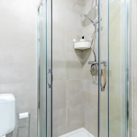 Over Two Floors For 5 Guests Near Midi & Grand Place