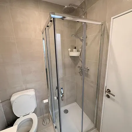 아파트 Over Two Floors For 5 Guests Near Midi & Grand Place